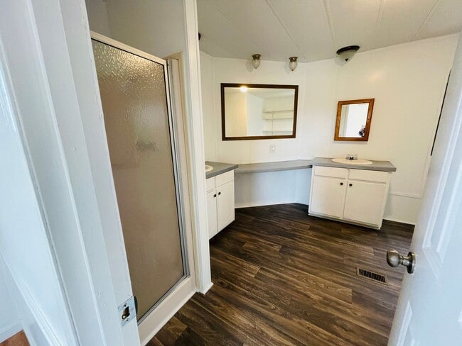 Building Photo - 3 BR, 2 BA doublewide in Pikeville school district