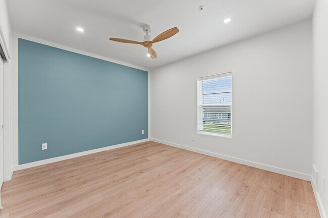 Building Photo - 1325 35th St