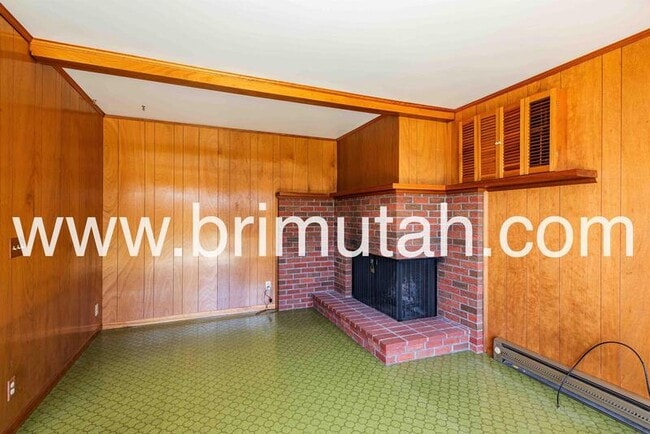 Building Photo - 2630 Lincoln Ln