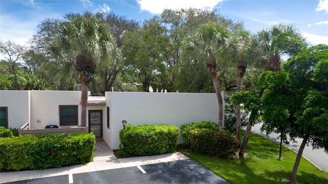 Building Photo - 401 Palm Tree Dr