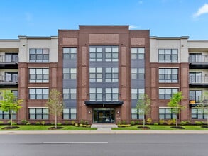 Building Photo - Stylish Townhome in Sought-After Ashburn L...