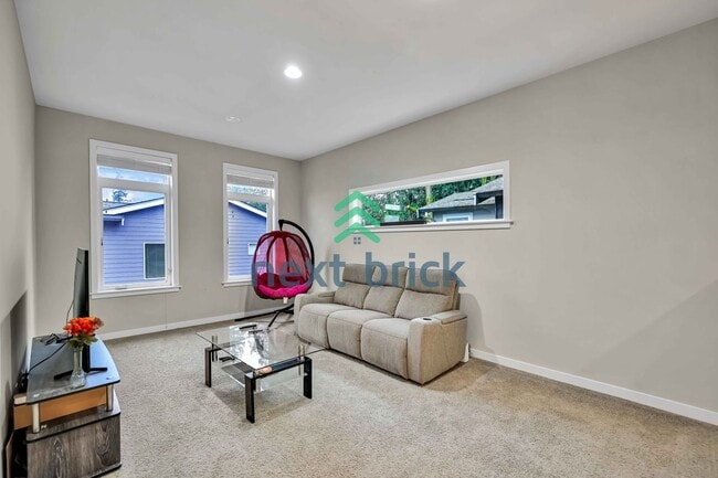 Building Photo - Stunning 4-Bedroom, 3-Bathroom East-Facing Cul-De-Sac Home in Laterra Estates