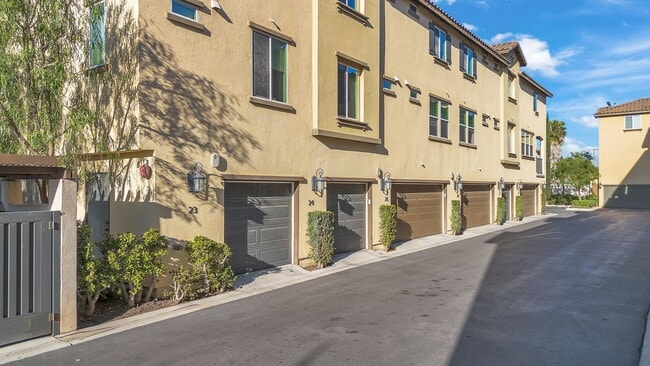 Building Photo - 1520 W 1st St