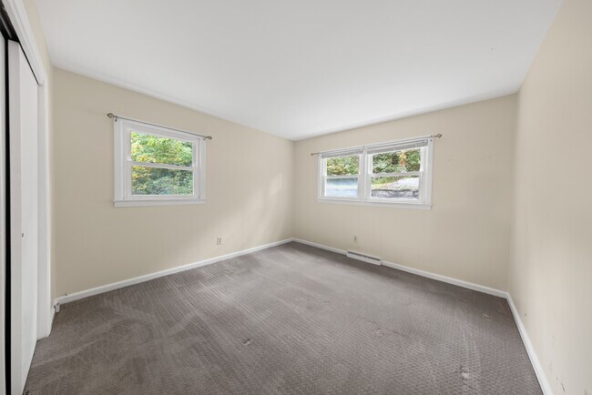 Building Photo - 66 W Shore Dr