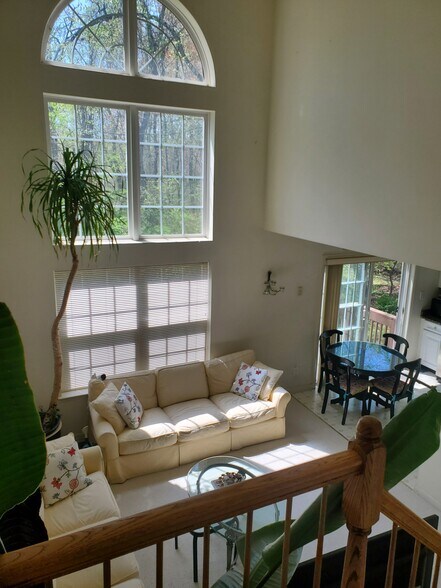 Building Photo - 256 Fountayne Ln