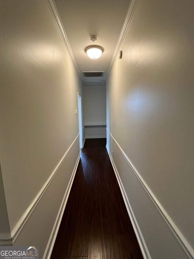 Building Photo - 65 E Main St