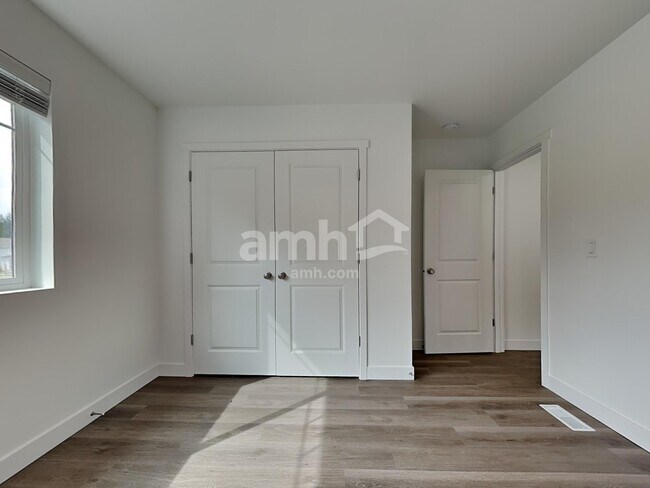 Building Photo - 2408 E Buckskin Way