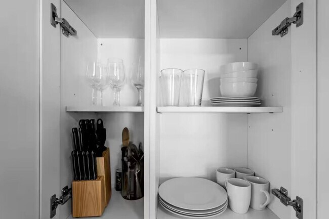 Building Photo - 138 SW 5th Ct