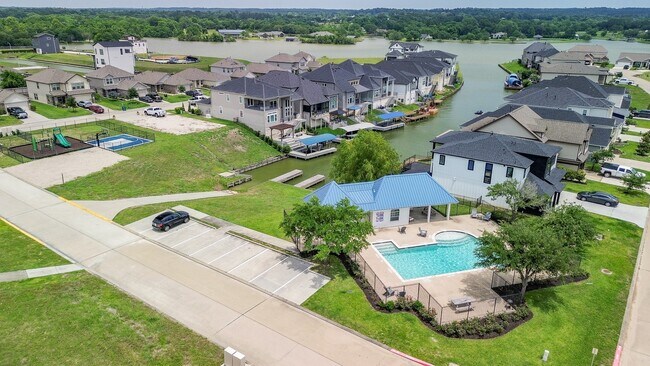 Building Photo - 11072 N Lake Mist Ln