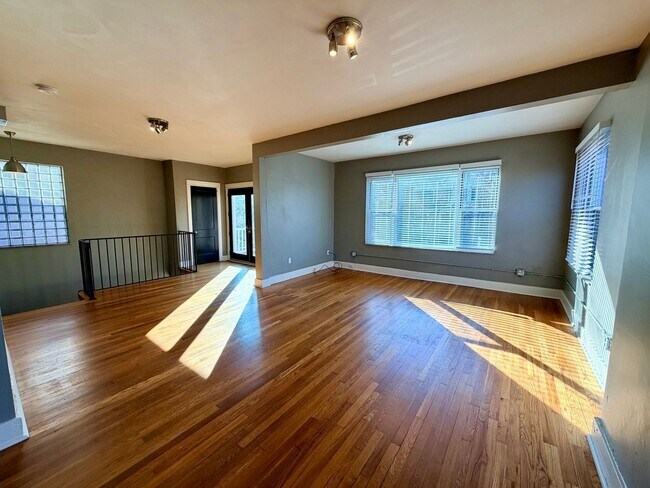 Building Photo - 6407 Bartlett St