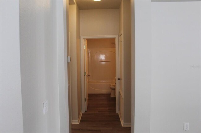 Building Photo - 200 Roseling Crossing