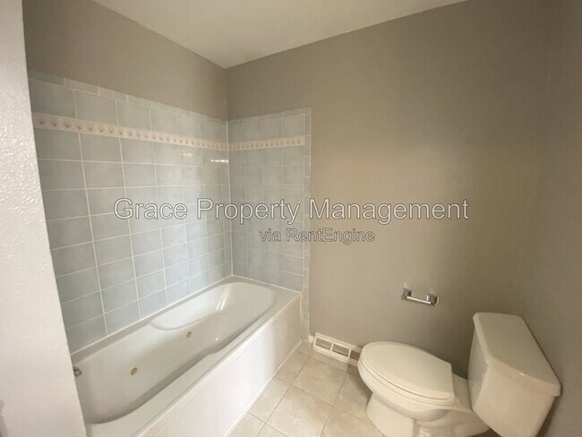 Building Photo - 10870 Stuart Cir