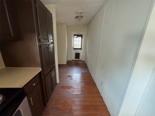 Building Photo - 146 Carmen Blvd
