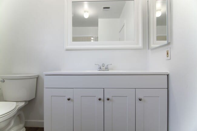 Building Photo - 8806 Haskell Ave