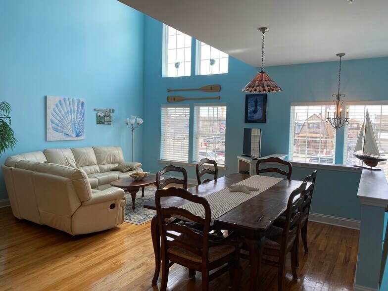 Living/Dining Room - 15 Sumner Ave