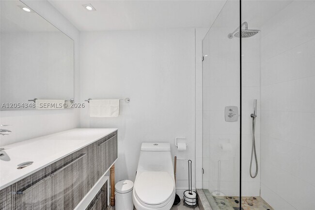 Building Photo - 6770 Indian Creek Dr