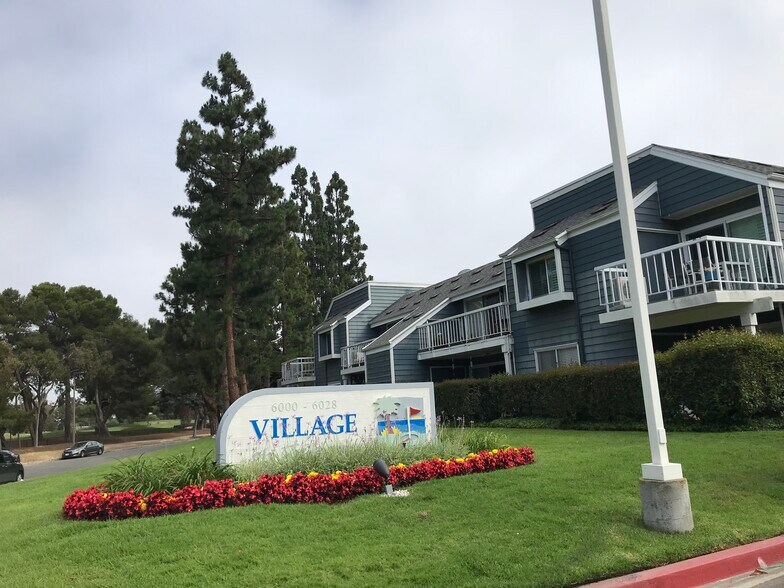 Building Photo - 6000 Bixby Village Dr