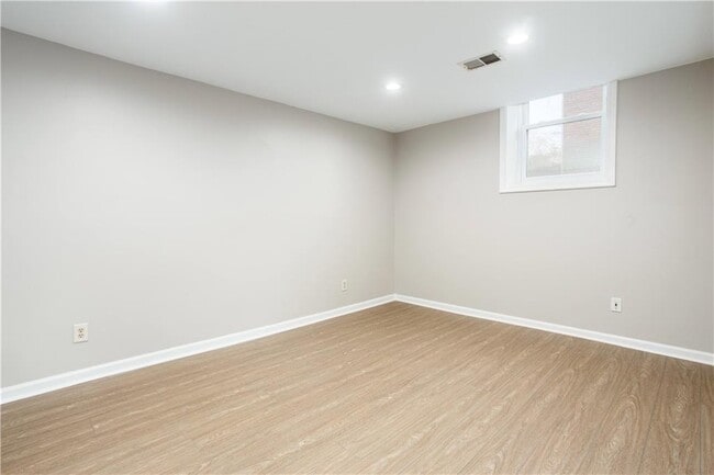 Building Photo - 5647 Queensborough Dr