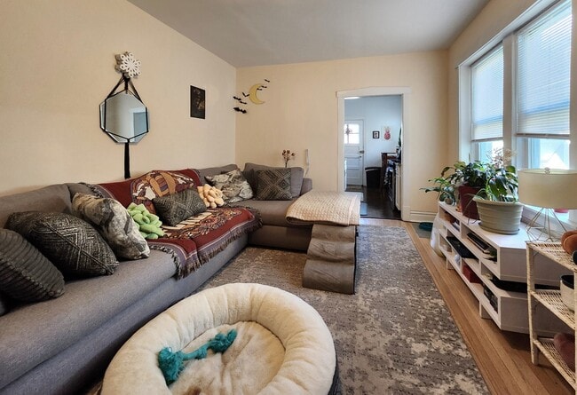 Building Photo - 4422 N St Louis Ave