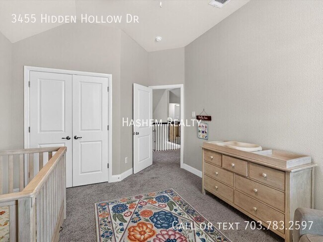 Building Photo - 3455 Hidden Holw Dr