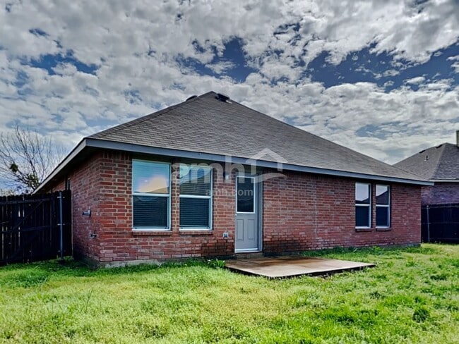 Building Photo - 805 Windflower Dr