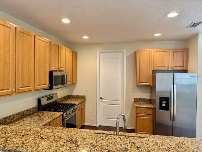 Building Photo - 2349 Max Ct