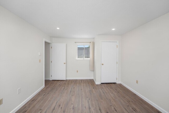 Building Photo - 51 Fairfield Park