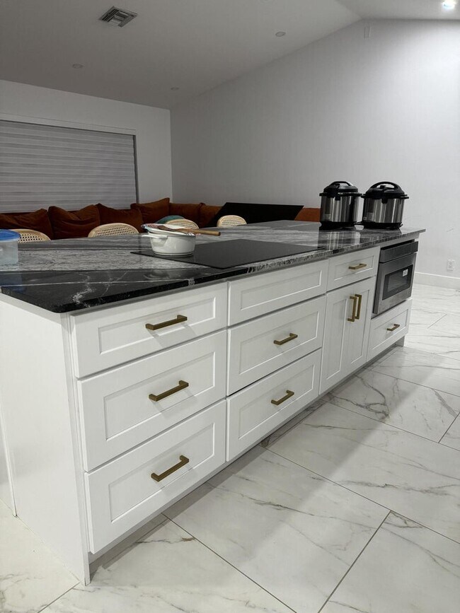 Building Photo - 112 Parkwood Dr