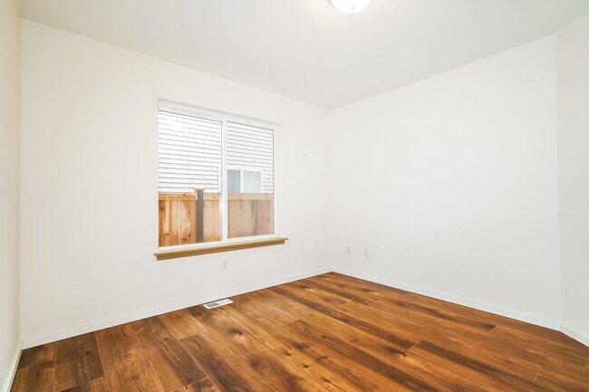 Building Photo - Beautiful, spacious home in Silverado neighborhood. MOVE-IN SPECIAL!!