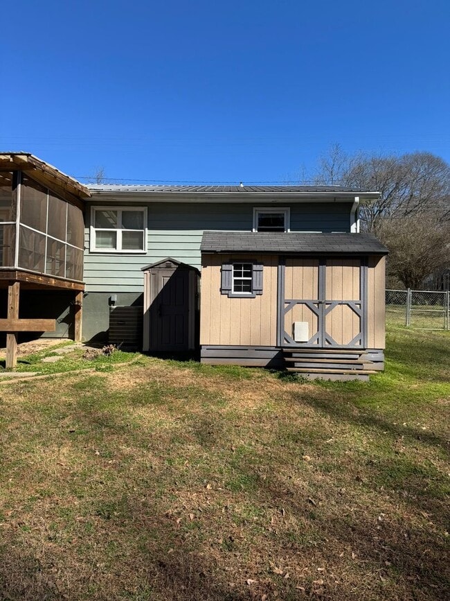 Building Photo - Arch Street Gem!