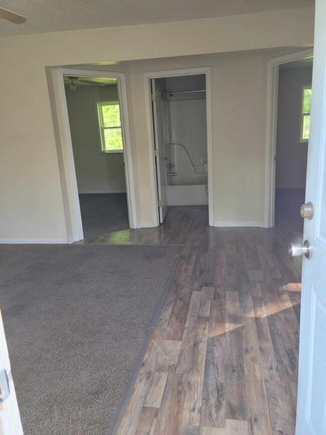 Building Photo - 2 BEDROOM 1 BATHROOM HOUSE FOR RENT