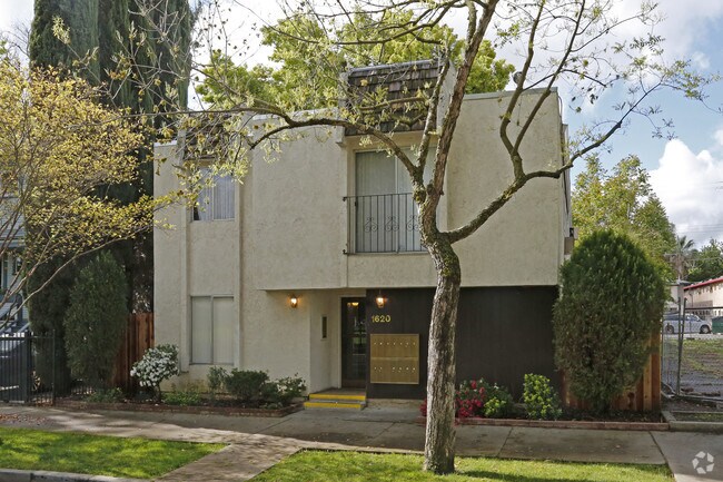 Building Photo - 1620 F St