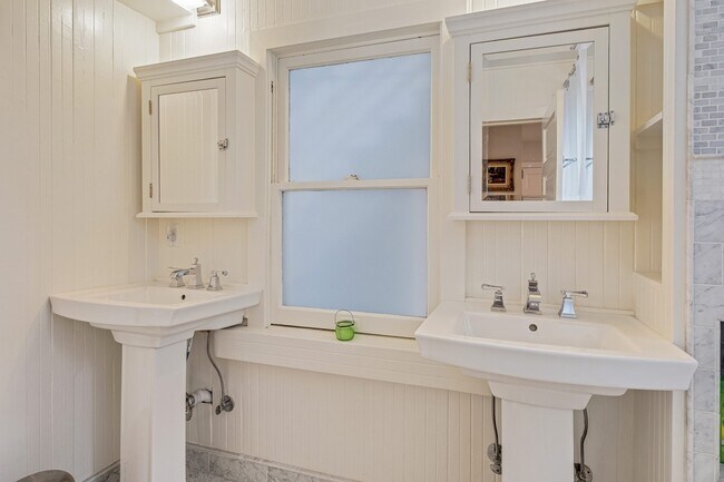 Building Photo - 38 19th Ave