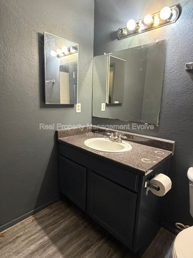 Building Photo - 2689 W Ocotillo Rd