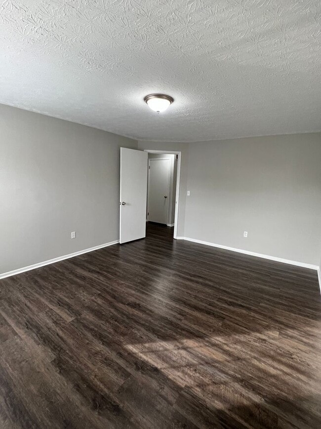 Building Photo - *RENT SPECIAL* Updated 2 Bedroom 1.5 Bathroom Condo with a partially finished basement