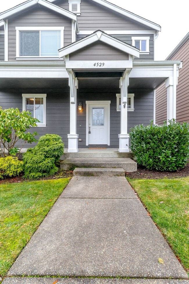 Building Photo - Beautiful Lacey Home with new paint and carpet in Popular Edgewater Community