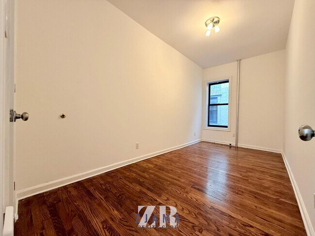 Building Photo - 471 Seventh Avenue
