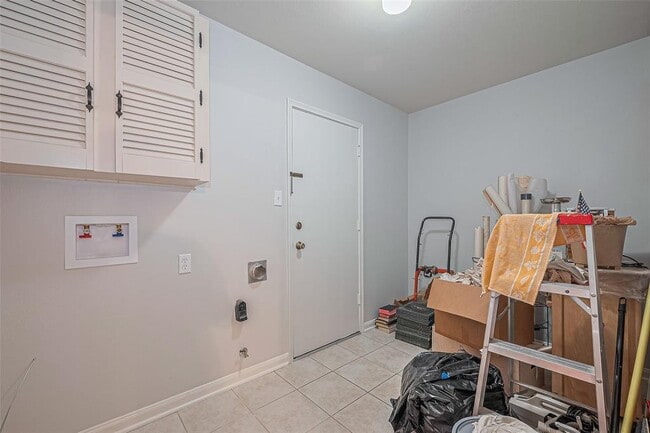 Building Photo - 2530 Bandelier Dr
