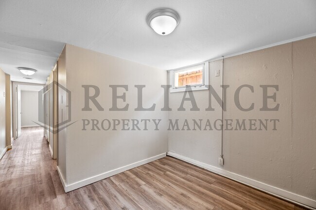 Building Photo - 317 W Kinkaid Ave