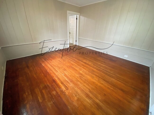 Building Photo - Downtown Living: 1 Bedroom Apartment with All Bills Paid