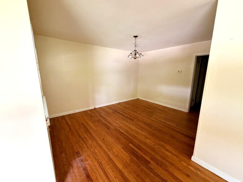 Building Photo - 1373 Markan Dr NE
