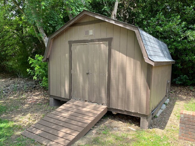 Building Photo - Spacious 4-Bedroom 3-Bathroom Brick Home in Arcadia Area