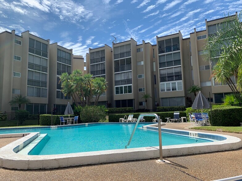 Building Photo - 1243 S MLK Jr Ave