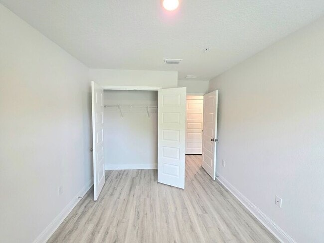 Building Photo - 8742 Meadow Flower Ln