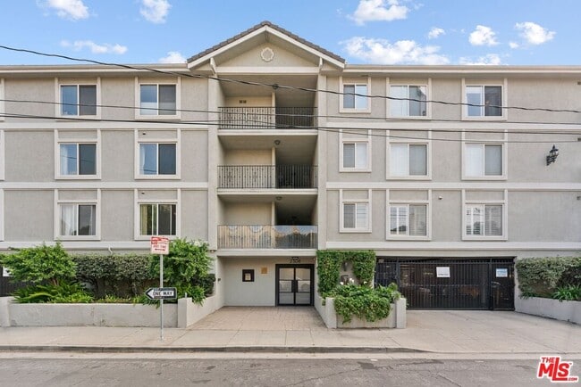 Building Photo - 2308 Schader Dr