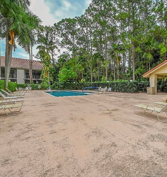 Building Photo - 5631 Coach House Cir