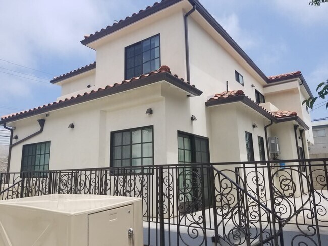 Building Photo - 1423 Franklin St