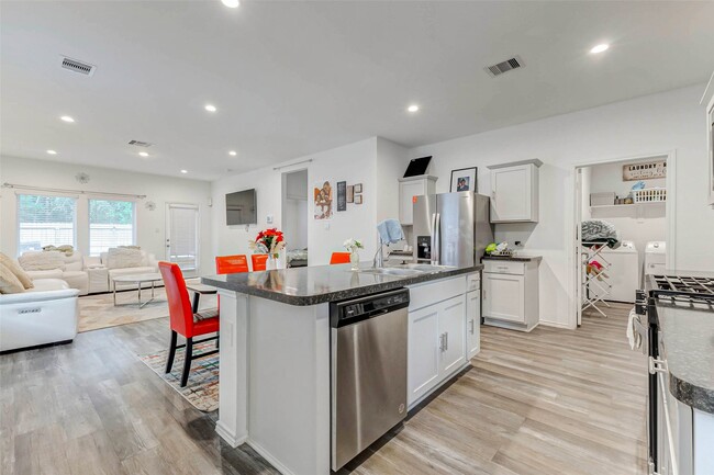 Building Photo - 5122 Sequoia Hts Ln