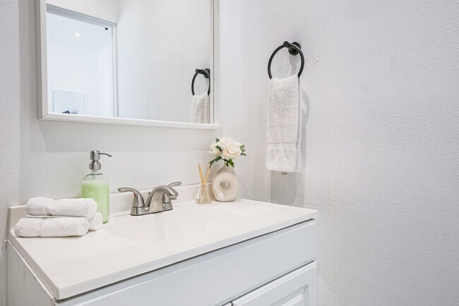 Building Photo - 3309 Webster St