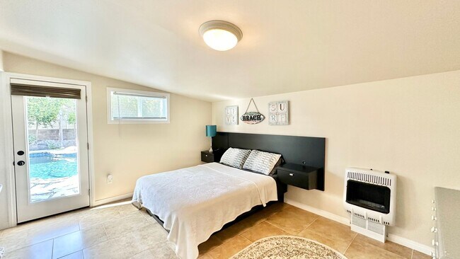 Building Photo - Spacious & Private Studio Layout Guest Hom...